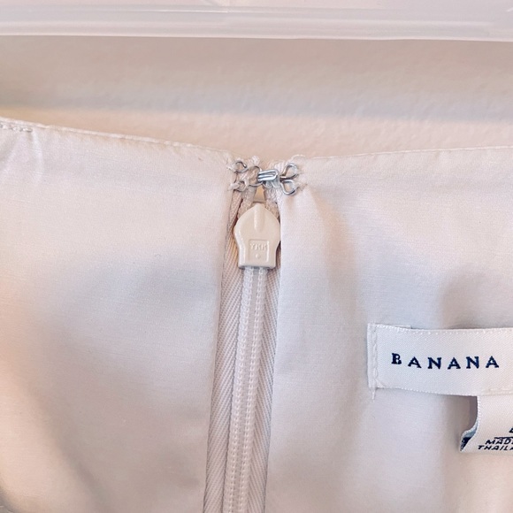 Banana Republic - cream, pleated, belted pencil skirt. Size: US 4 - Picture 7 of 8